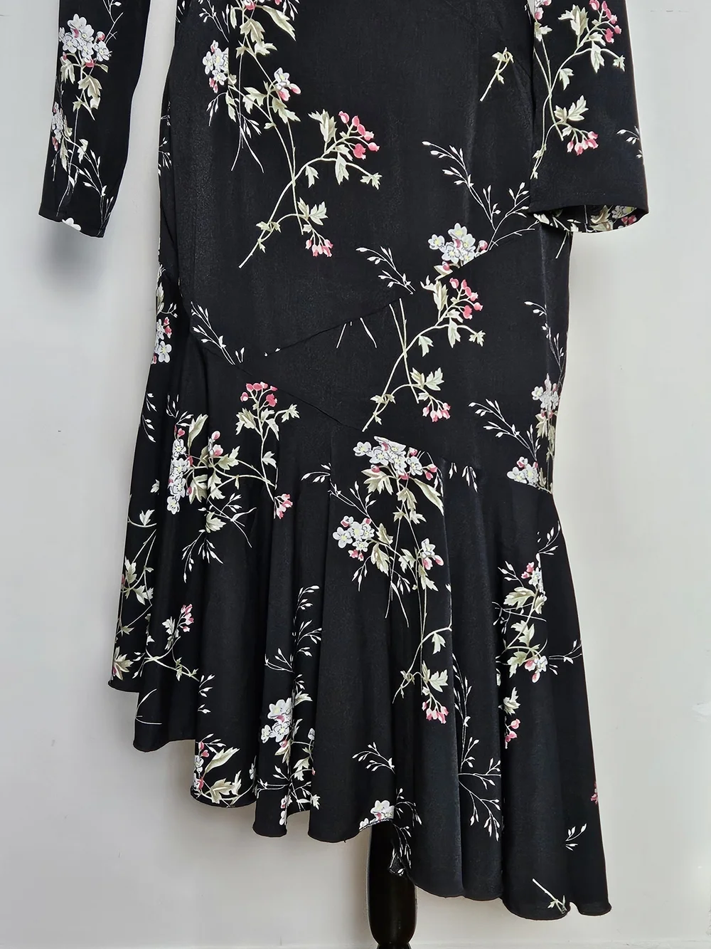 Boohoo Black Floral Long-Sleeve High-low Style Dress - Picture 4 of 7